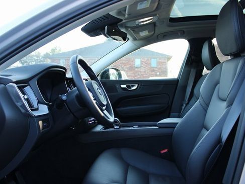 Used 2025 Volvo XC60 B5 Plus image 13