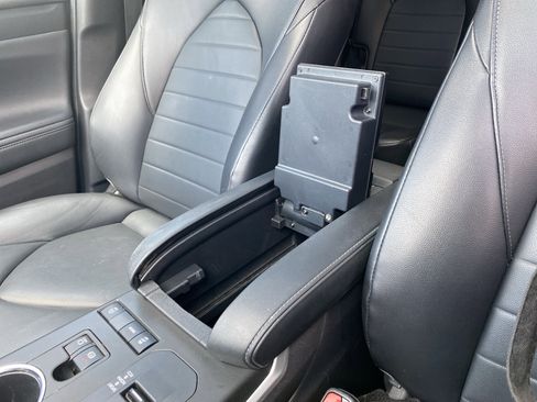 Used 2022 Toyota Highlander XLE FWD image 40