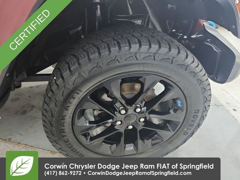 Used 2022 Jeep Wrangler Unlimited Sahara w/ Cold Weather Group AWD/4WD image 32
