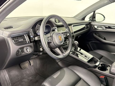 Certified 2023 Porsche Macan AWD/4WD image 4