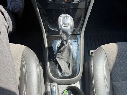 Used 2021 Buick Encore Preferred AWD/4WD image 24