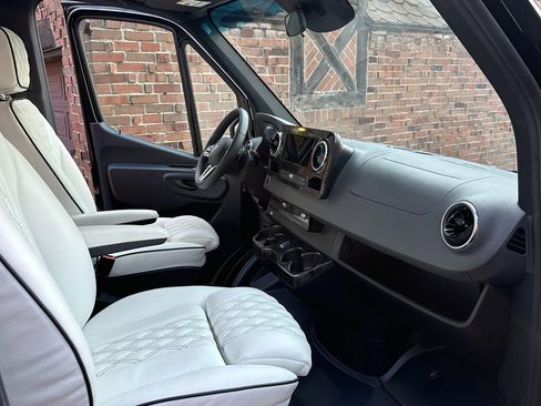 Used 2024 Mercedes-Benz Sprinter 3500 image 40