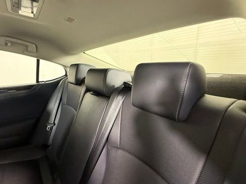 Used 2019 Lexus ES 300h w/ Premium Package FWD image 25