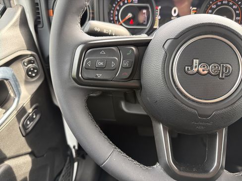 Used 2026 Jeep Gladiator Mojave AWD/4WD image 19