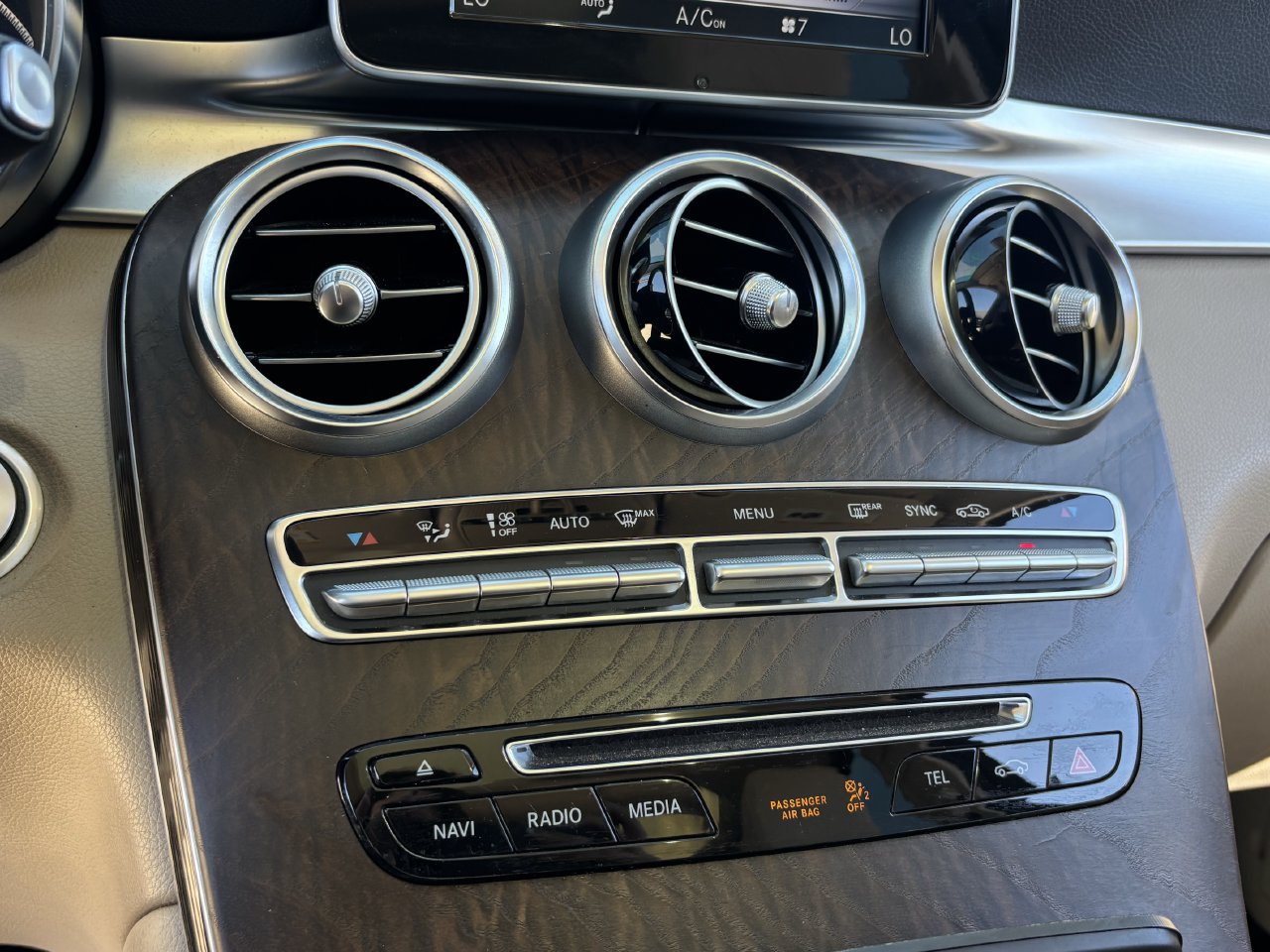 Used 2019 Mercedes-Benz GLC 300 4MATIC image 23