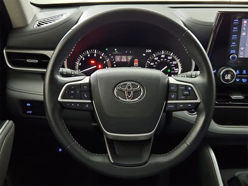 Used 2022 Toyota Highlander XLE image 24