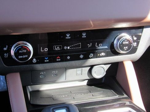 New 2026 Mitsubishi Outlander SEL FWD image 18