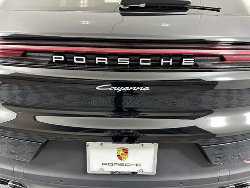 Certified 2024 Porsche Cayenne w/ Premium Package Plus (PFM) AWD/4WD image 14