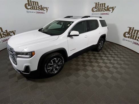 Certified 2023 GMC Acadia SLT w/ Preferred Package image 4