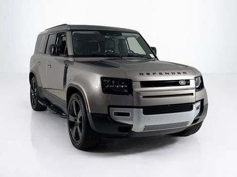 Used 2023 Land Rover Defender 130 SE image 7
