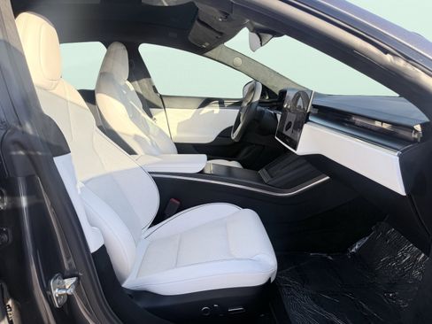Used 2021 Tesla Model S Plaid image 40