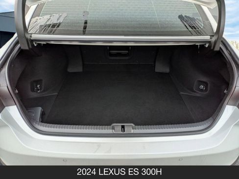 Used 2024 Lexus ES 300h w/ Premium Package image 21