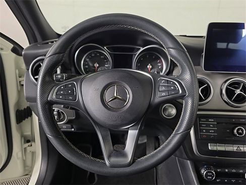 Used 2018 Mercedes-Benz GLA 250 image 10