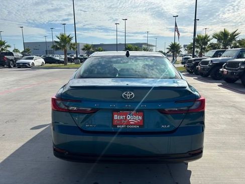 Used 2025 Toyota Camry SE image 4