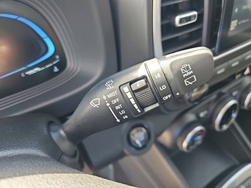 New 2025 Hyundai Venue SEL image 21