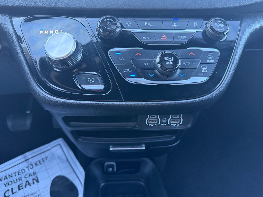 Used 2025 Chrysler Pacifica Select FWD image 19