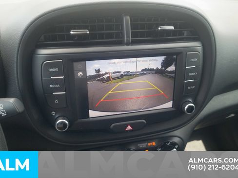 Used 2025 Kia Soul LX w/ LX Technology Package FWD image 22