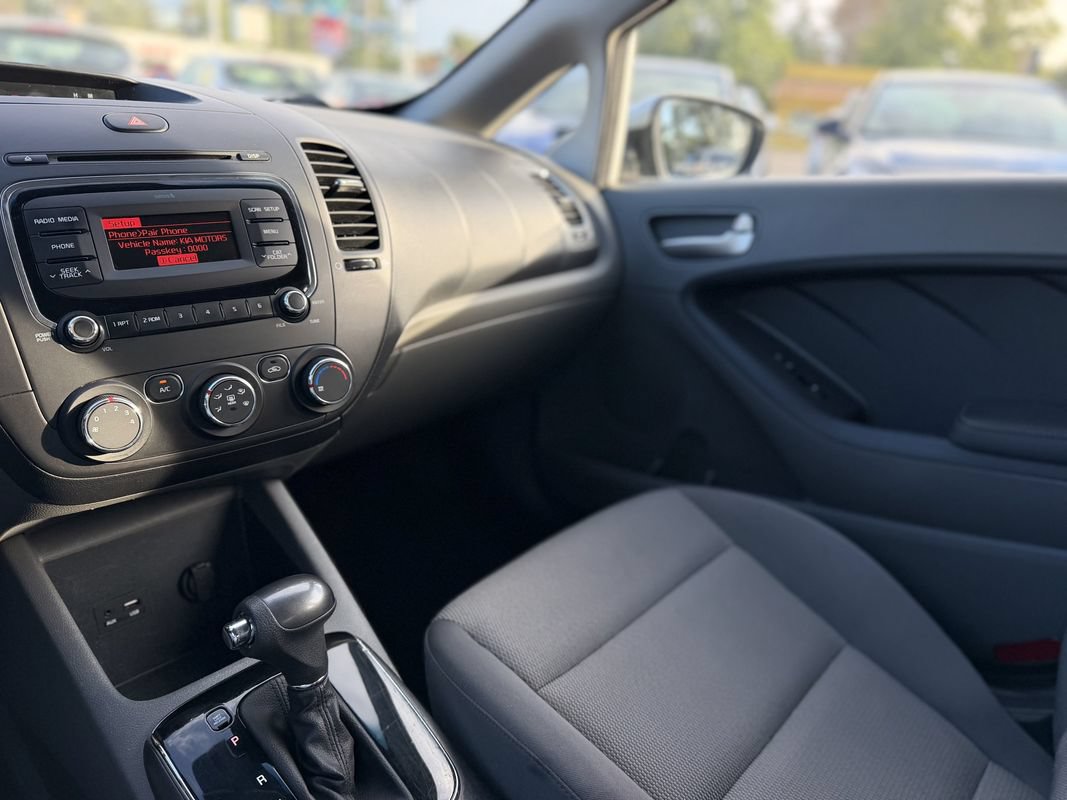 Used 2017 Kia Forte LX FWD image 19