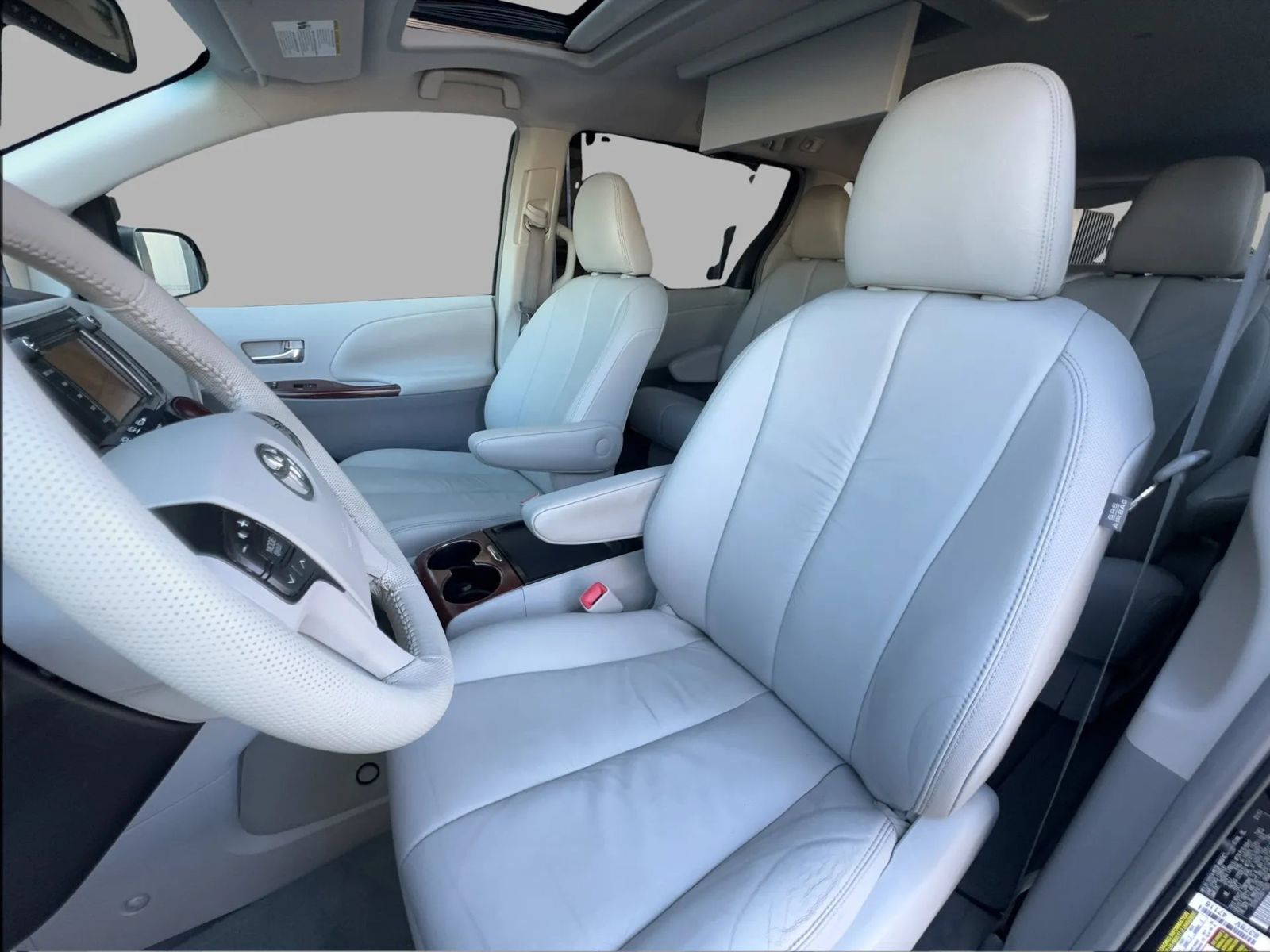 Used 2011 Toyota Sienna XLE w/ Premium Pkg FWD image 26