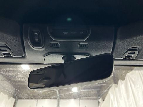 Used 2020 Jeep Wrangler Unlimited Sahara image 36