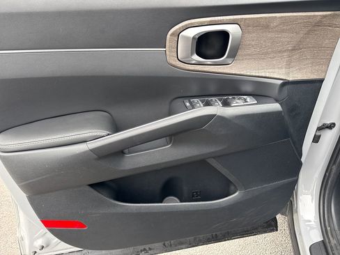 Used 2023 Kia Sorento X-Line EX image 17