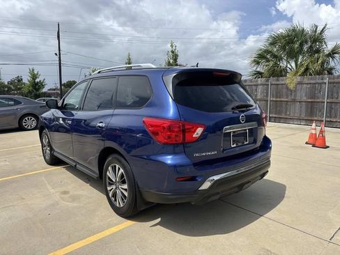 Used 2018 Nissan Pathfinder SV FWD image 5