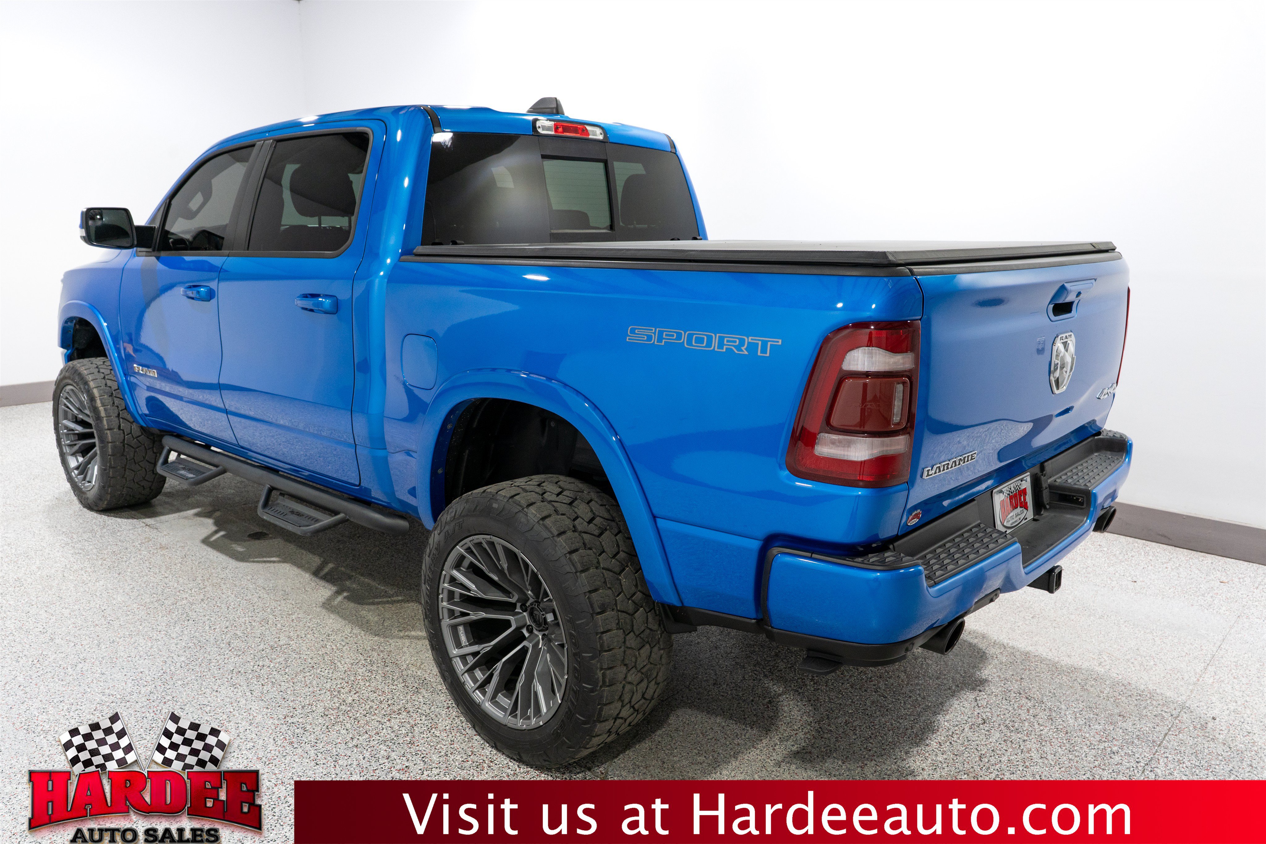 Used 2021 RAM 1500 Laramie AWD/4WD image 3