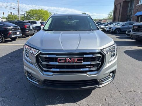Used 2024 GMC Terrain AT4 AWD/4WD image 2