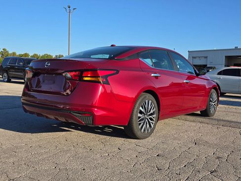 Used 2025 Nissan Altima 2.5 SV FWD image 6