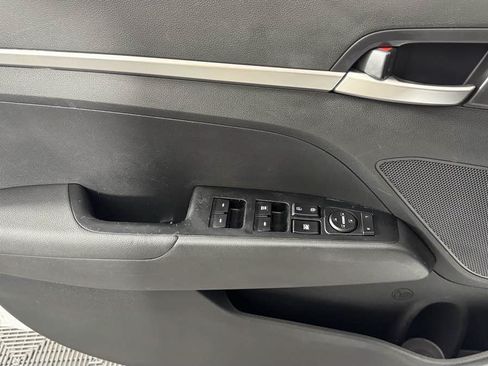 Used 2020 Hyundai Elantra SE w/ Cargo Package (C1) FWD image 11