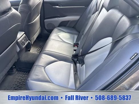 Used 2020 Toyota Camry XLE w/ Sunroof Package FWD image 14
