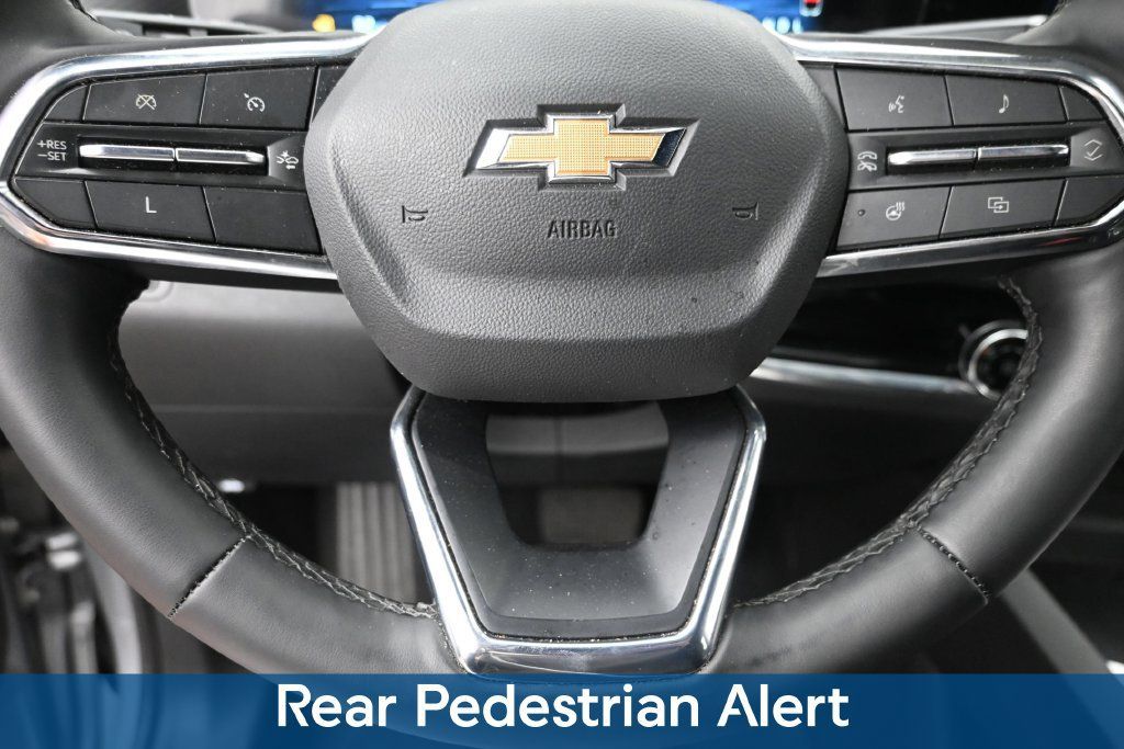 Used 2025 Chevrolet Equinox LT w/ Safety and Technology Package FWD image 18