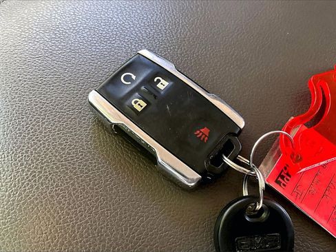 Used 2022 GMC Canyon Denali image 32