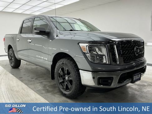 Used 2018 Nissan Titan SV w/ SV Convenience Package image 3