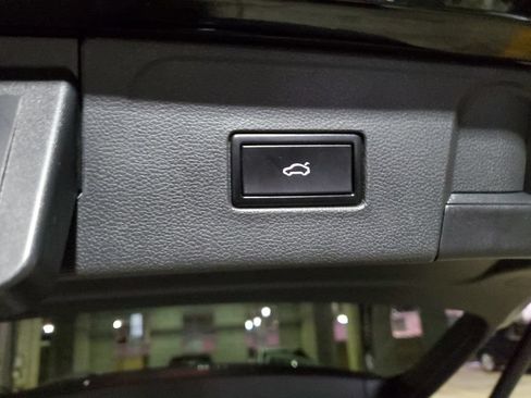Used 2021 Volkswagen Atlas SEL AWD/4WD image 16