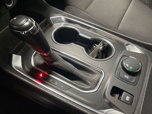 Used 2020 Chevrolet Traverse LT image 20