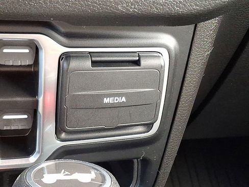 Used 2024 Jeep Wrangler Unlimited image 26