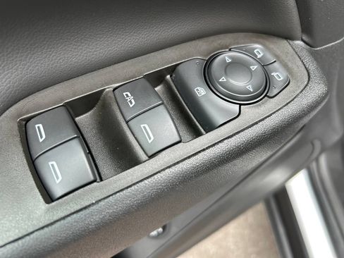 Used 2024 Chevrolet Equinox LT w/ LPO, Floor Liner Package FWD image 17
