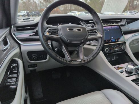 Used 2022 Jeep Grand Cherokee Overland w/ Adv Protech Group III image 15