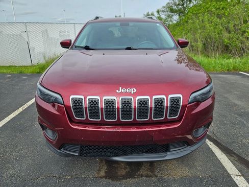 Used 2019 Jeep Cherokee Latitude Plus w/ Comfort/Convenience Group AWD/4WD image 2