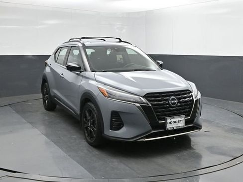 Used 2023 Nissan Kicks SR w/ Exterior Package image 17