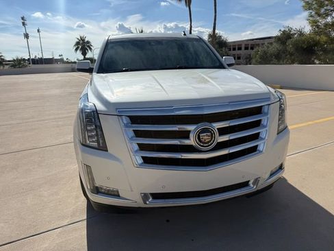 Used 2015 Cadillac Escalade Premium image 16