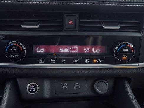 Used 2023 Nissan Rogue SV image 33