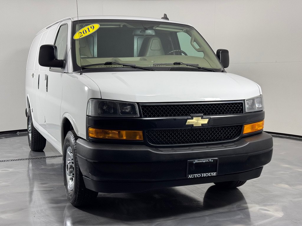 Used 2019 Chevrolet Express 2500 w/ Driver Convenience Package RWD image 3