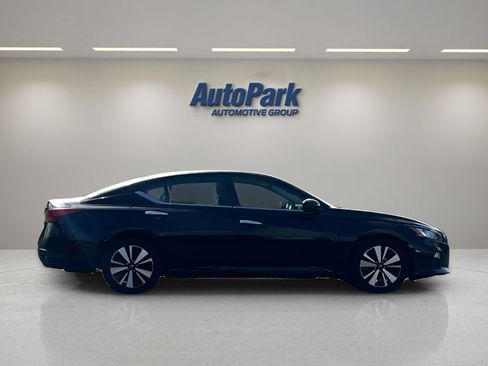 Used 2022 Nissan Altima 2.5 SV FWD image 8