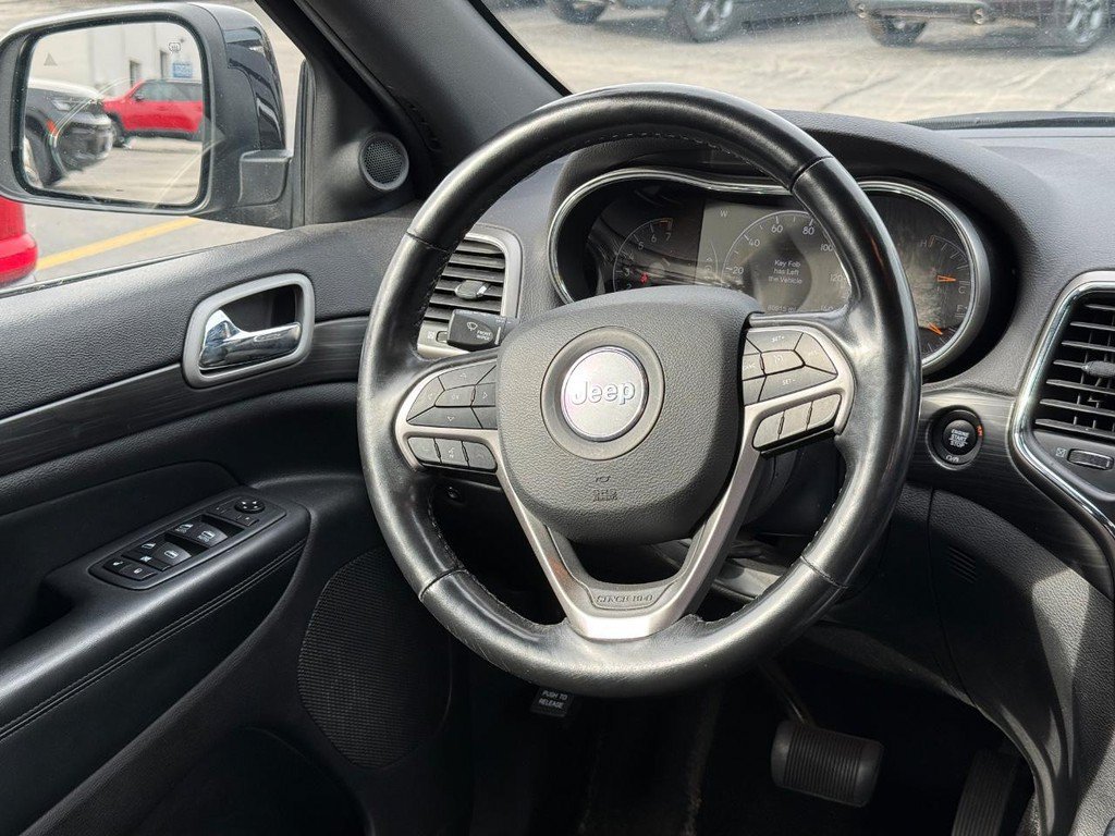 Used 2021 Jeep Grand Cherokee Laredo w/ Security & Convenience Group AWD/4WD image 11