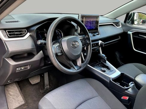 Used 2025 Toyota RAV4 XLE AWD/4WD image 21