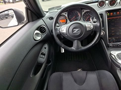 Used 2017 Nissan 370Z Coupe RWD image 11