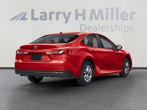 Used 2025 Toyota Camry LE image 2