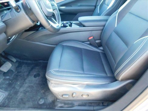 Used 2025 Chevrolet Blazer EV LT AWD/4WD image 23